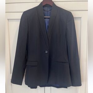 Elie Tahari Collarless Women’s blazer, size 8